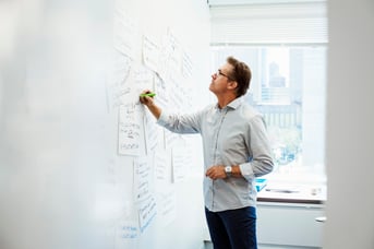GettyImages-696156027-Man_with_Sticky_Notes-RET